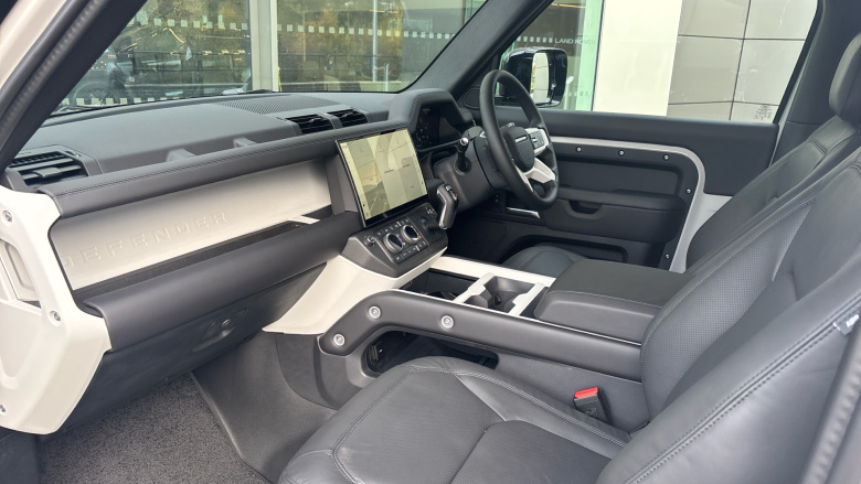 Land Rover Defender 3.0 D350 X-Dynamic HSE 90 3dr Auto Diesel Estate